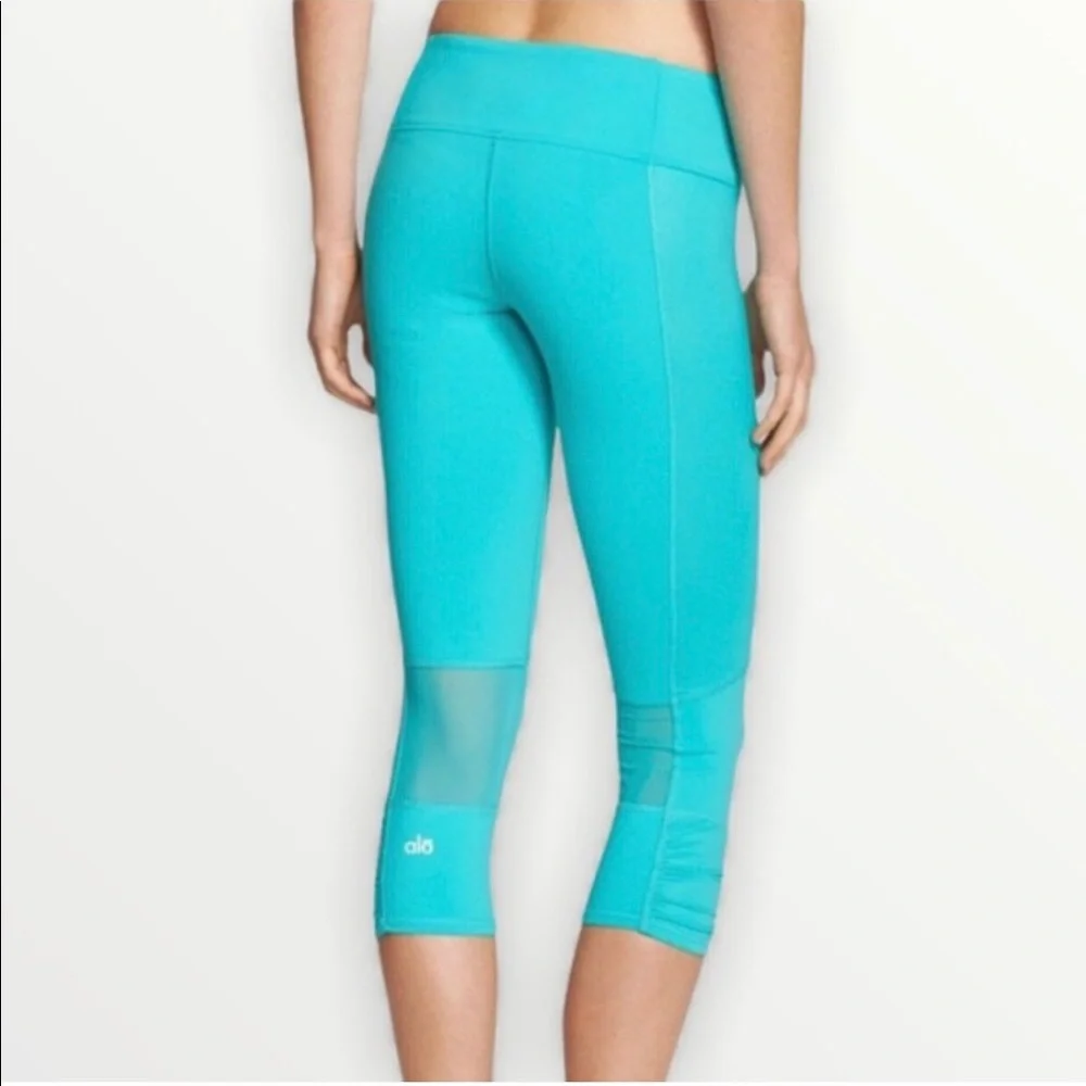 Alo yoga Cropped Workout-Leggings- Aqua Teal- Size None Good Condition - Picture 2 of 16